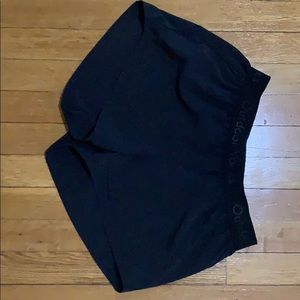 Outdoor Voices Relay short black